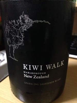 ソーヴィニョン・ブラン100%原料のニュージーランド産辛口発泡ワイン「キーウィー ウォーク スパークリング ソーヴィニヨン・ブランKiwi Walk Sparkling Sauvignon Blanc」from ワインコレクション共有WebサービスWineFile