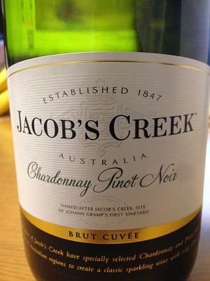 シャルドネ75%/ピノノワール25%原料のオーストラリア産辛口発泡ワイン「ジェイコブス・クリーク シャルドネ ピノ・ノワール ブリュット キュヴェJacob's Creek Chardonnay Pino Noir Brut Cuvee」from ワインコレクション記録WebサービスWineFile