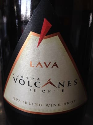 シャルドネ/ピノノワール原料のチリ産辛口発泡ワイン「ラバ ボデガ ヴォルカネス スパークリング ブリュット(Lava Bodega Volcanes Sparkling Brut)」from ワインコレクション共有WebサービスWineFile