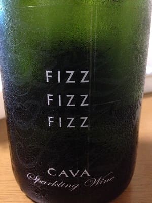 チャレッロ35%/パレリャーダ35%/マカベオ30%原料のスペイン産辛口発泡ワイン「フィズ・フィズ・フィズ カバ ブリュットFizz Fizz Fizz Cava Brut」from ワインコレクション共有WebサービスWineFile