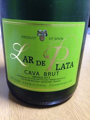 マカベオ100%原料のスペイン産辛口発泡ワイン「ラール・デ・プラタ カバ ブリュットLar De Plata Cava Brut」from ワインコレクション共有WebサービスWineFile