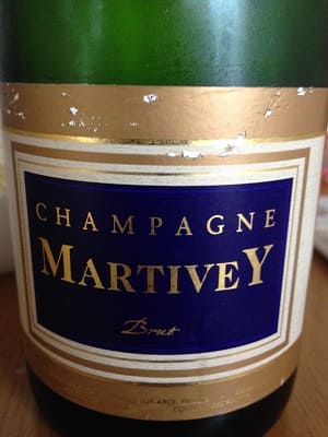 ピノ・ノワール90%/ピノ・ムニエ1%/シャルドネ9%原料のフランス産辛口発泡ワイン「マルティヴェイ シャンパーニュ ブリュット(Martivey Champagne Brut)」from ワインコレクション記録WebサービスWineFile