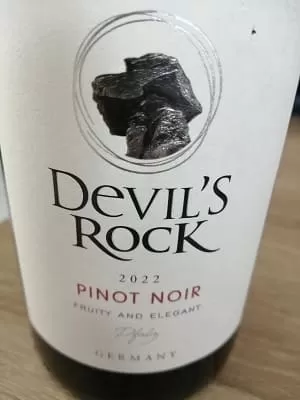 ピノ・ノワール100%原料のドイツ産やや辛口赤ワイン「デビルズ・ロック ピノ・ノワールDevil's Rock Pinot Noir」from ワインコレクション記録WebサービスWineFile