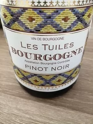 ピノ・ノワール100%原料のフランス産辛口赤ワイン「レ・トゥイユ ブルゴーニュ ピノ・ノワール(Les Tuiles Bourgogne Pinot Noir)」from ワインコレクション記録WebサービスWineFile